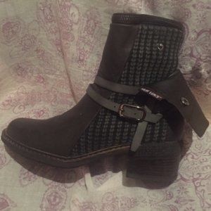 2/$50 Muk Luks sz 10 faux leather and knit boot